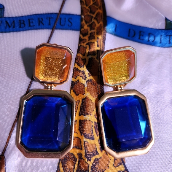 YSL Saint Laurent Runway Item🔥Stunning🔥Clip on drop earrings (HAUTE) - Picture 6 of 7